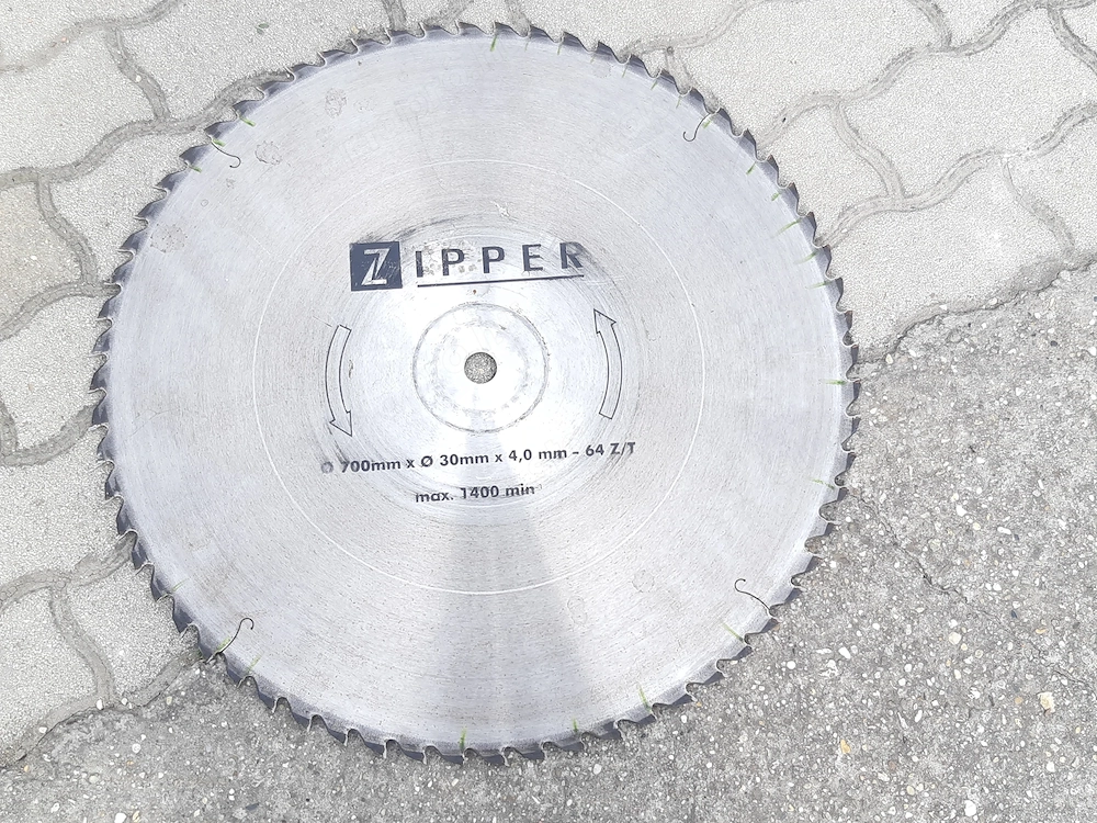 Zipper 700mm fűrésztárcsa körfűrészlap 64Z T fogas keményfémlapkás hibás