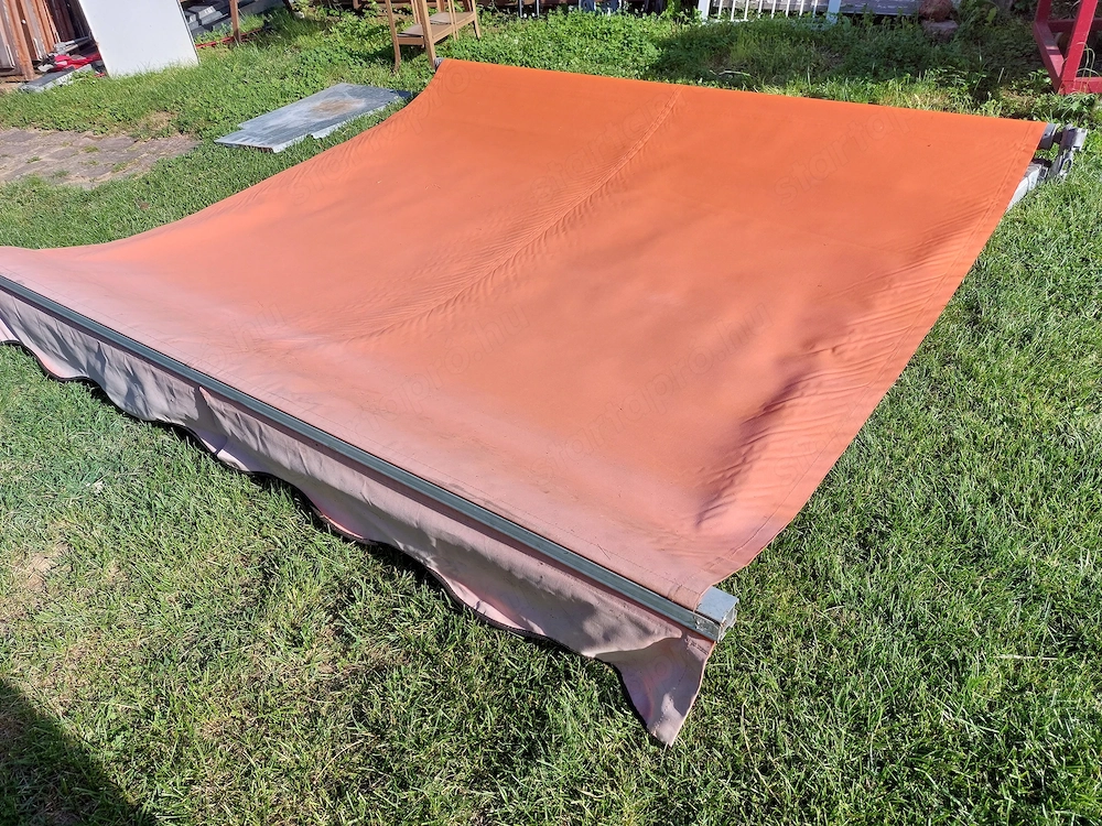 Nap ellenző kitekerhető sz;240 hossz;210 cm 3 db konzol+kurblli tartoz