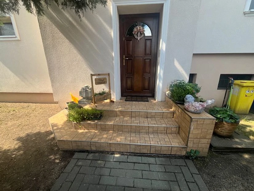 Dunaharasztin központ közelében 160 nm felújított 6 szobás családiház