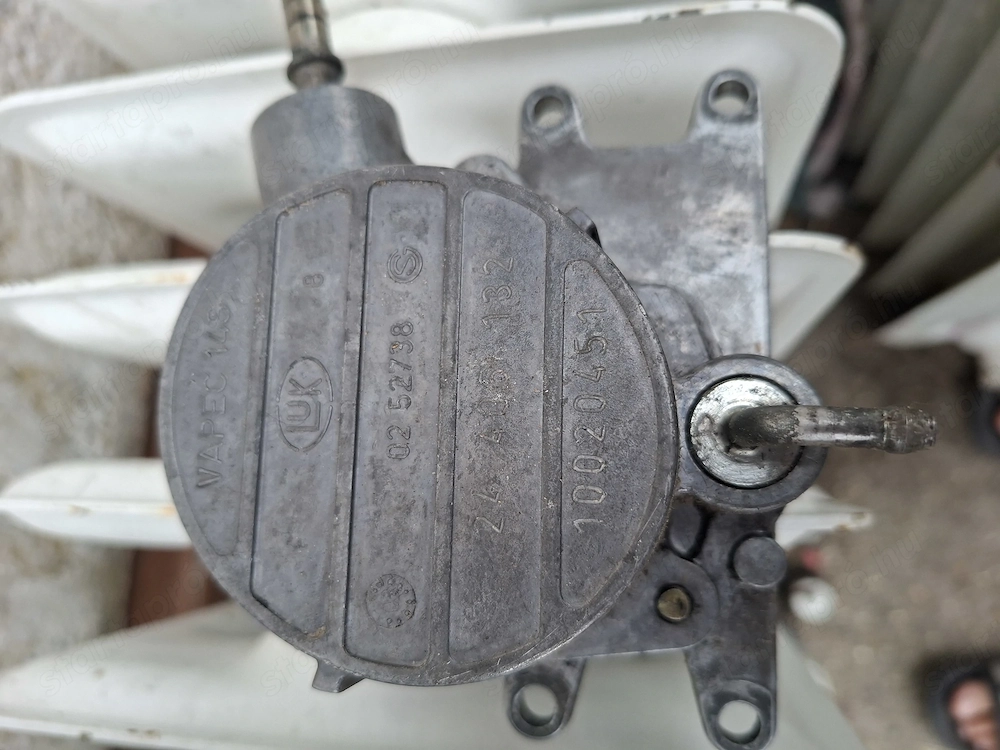 Opel szelepfedél+vákum szívattyú eladó.