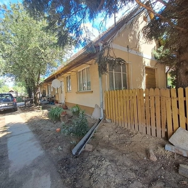 Pilisen 60 m2-es, 2 szobás családi ház 1227 m2-es telekkel