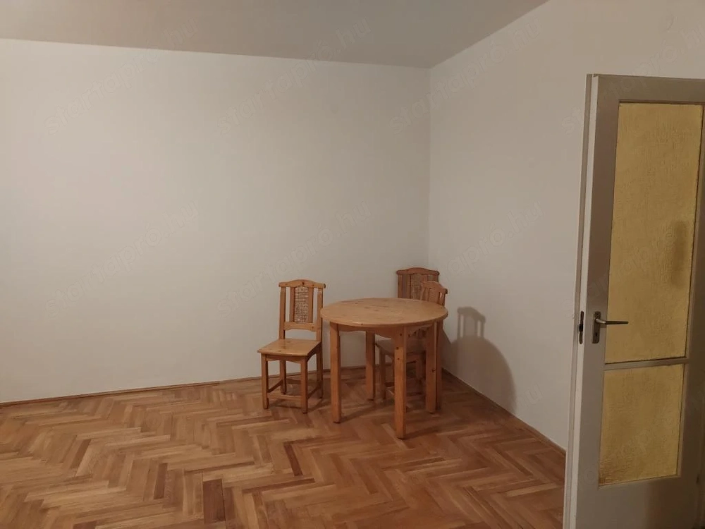 Kertkapcsolat közeli, napfényes lakás kiadó a XII. kerületben