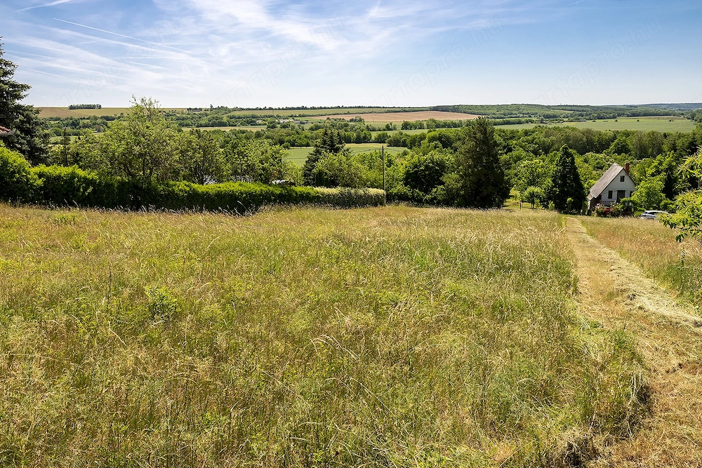 Bozsokon panorámás telek eladó!