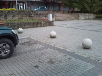 forgalomszabályzó kőgolyó poller, 40cm 70kg , ...minden elképzelhetőt legyártunk