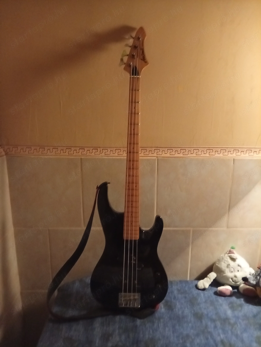 Aria Pro II Magna típusú basszusgitár eladó Keszthelyen.