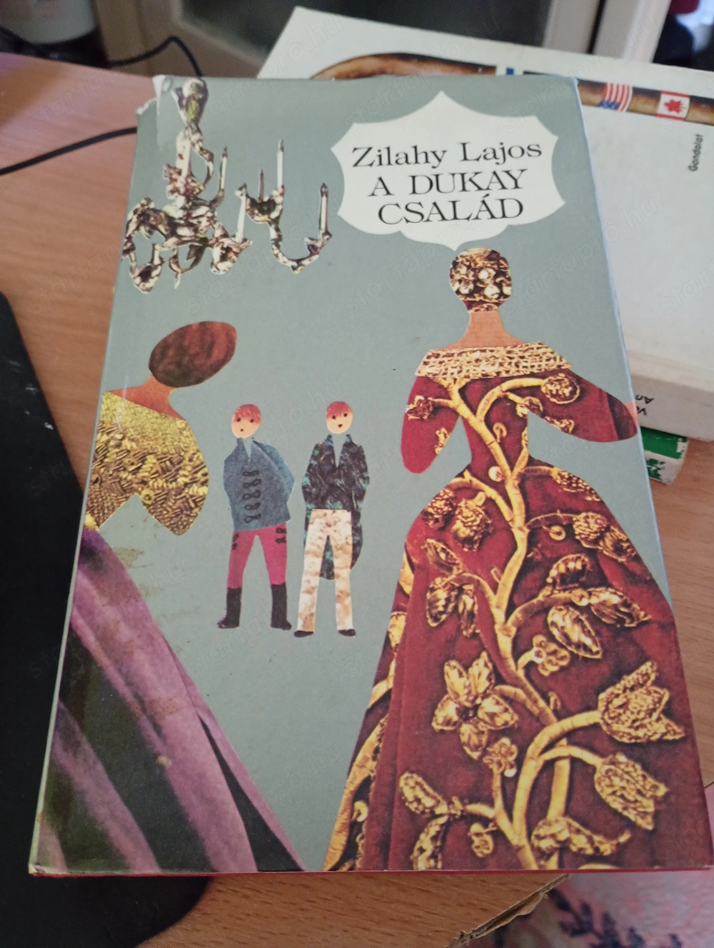 A Dukay család 1 eladó 2000ft óbuda A védőborító elöl felül kicsit elszakadt, a magyar arisztokrácia