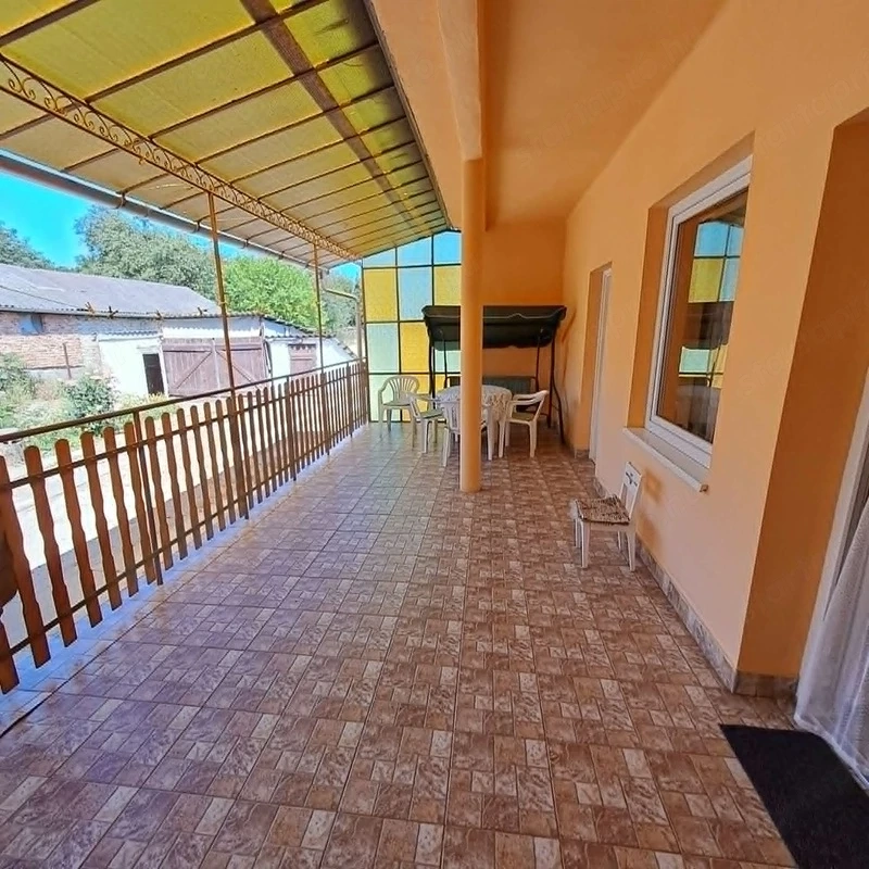 Gombán 120 m2-es, 3 szobás, jó állapotú családi ház 1300 m2-es telekkel