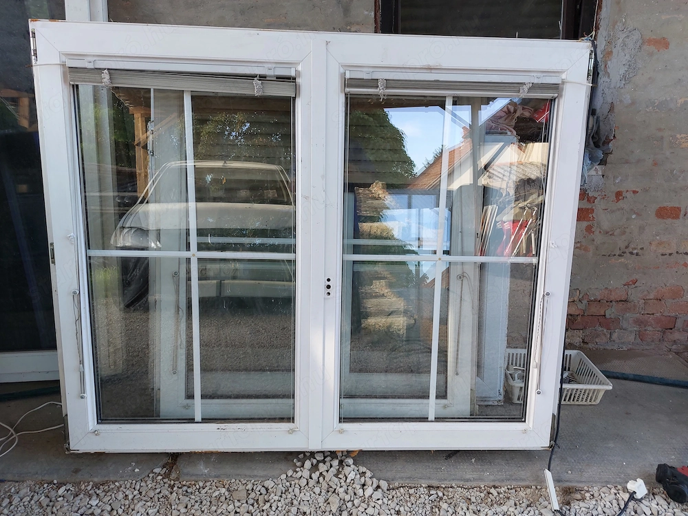 Elektromos alu redőnyős-távi rányitós bukó-nyiló reluxás 2 réteg hőszigetelt disz osztós sz;155 x m;