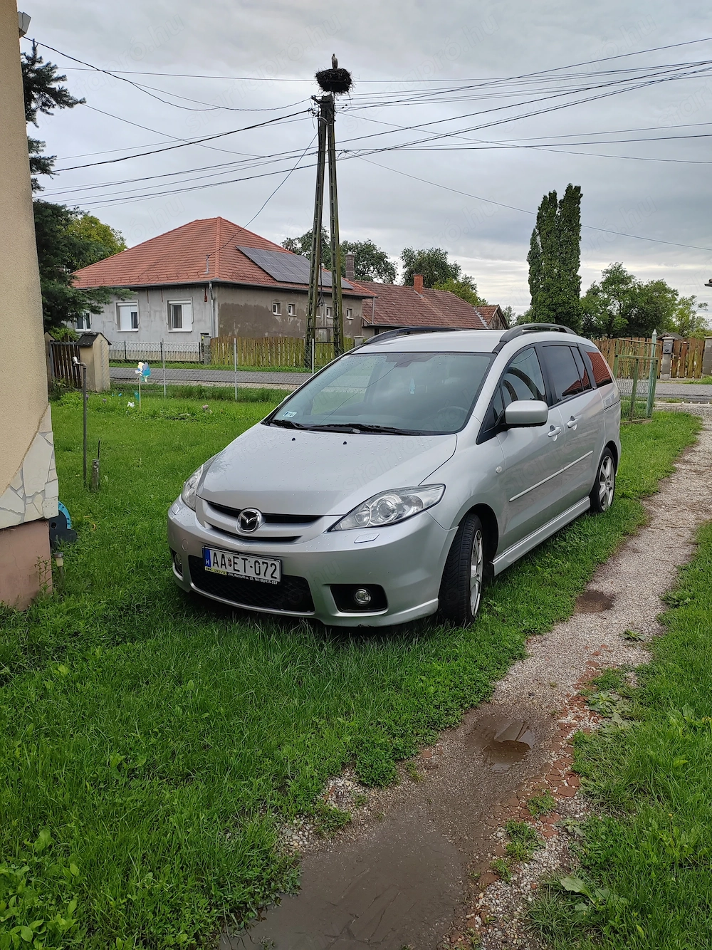 Megkímélt 7 személyes autó alacsony fogyasztással. 