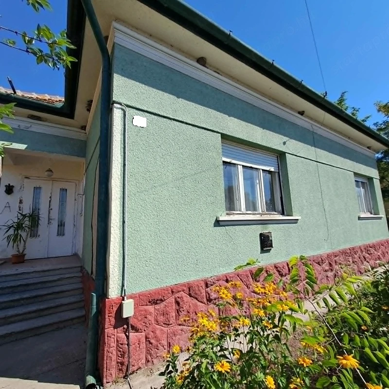 Monoron 2 szoba + nappalis családi ház 536 m2-es telekkel