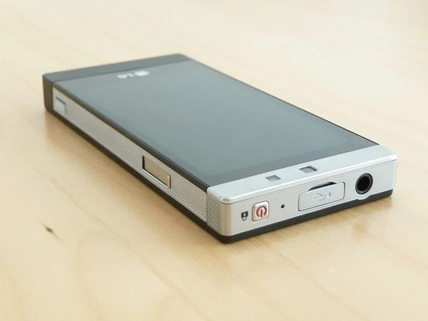                                          LG Mini GD880