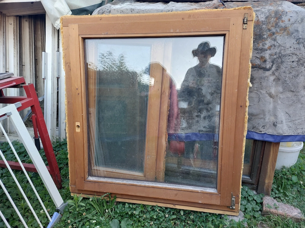 Fa bukó- bukó-nyiló  2 réteg hőszigetelt üveg   sz;106 x 115 cm kép szerinti állapot  ár ;35 ezer ft