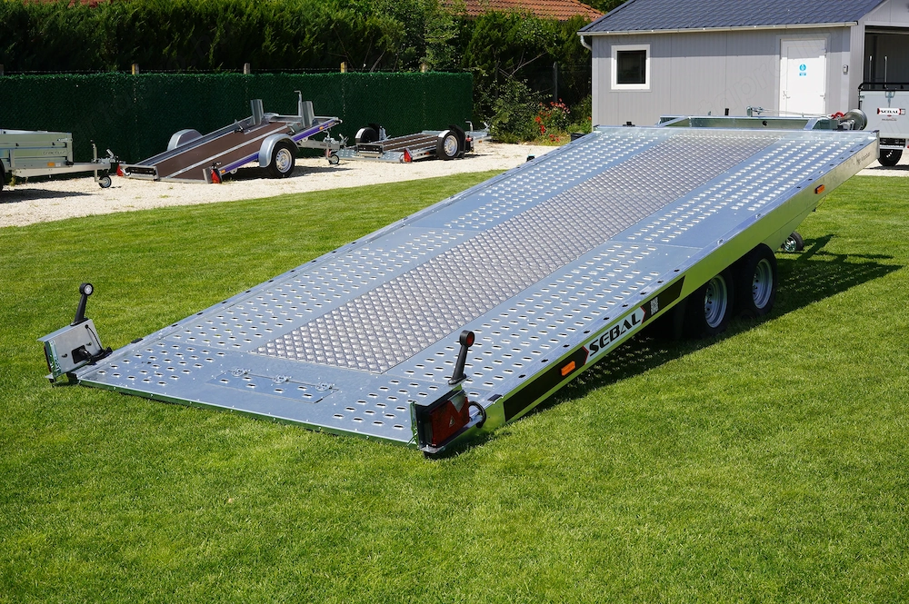 Árzuhanás! Új billenős Gt 480 autószállító utánfutó (3000kg) rendszámmal csak bruttó 2.200.000 Ft