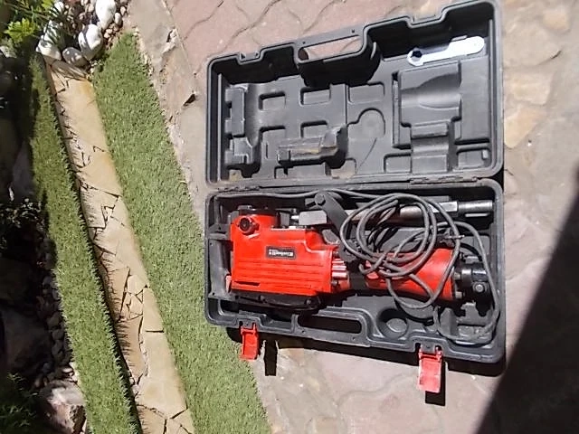 Eladó ,Einhell elektromos bontókalapács. 1600 W Kofferben.
