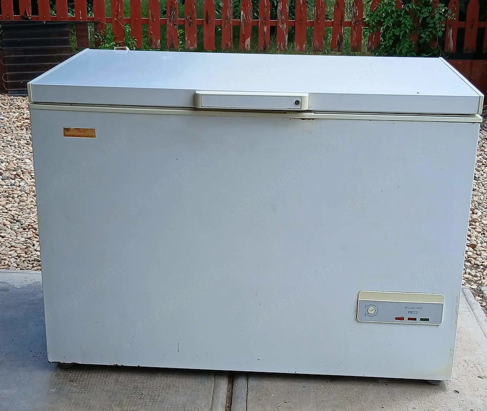 Zanussi 300 literes hűtőláda eladó.
