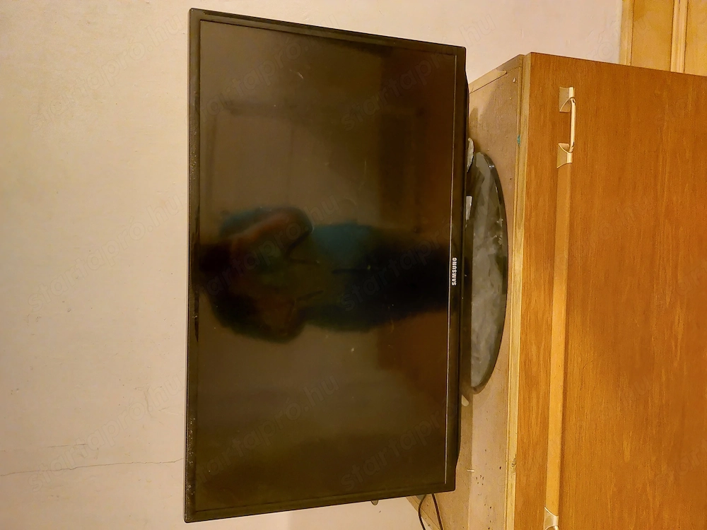 Eladó rossz tévé