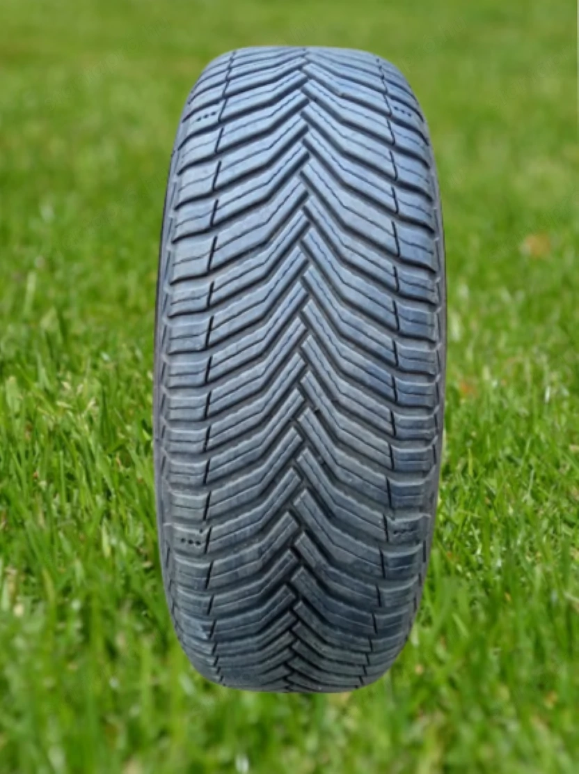 ELADÓ 4 Db Michelin CrossClimate2 Négy Évszakos 2025 évi GUMI!