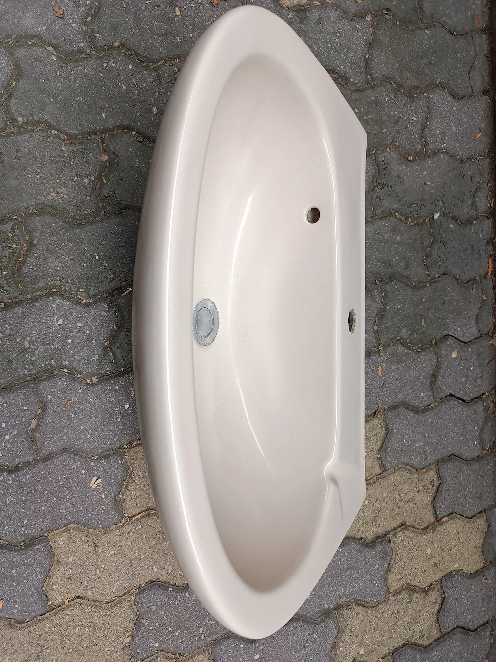 Világosbarna mosdó kagyló