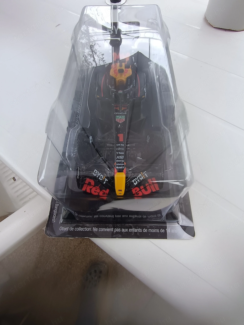 Red bull modell autó 