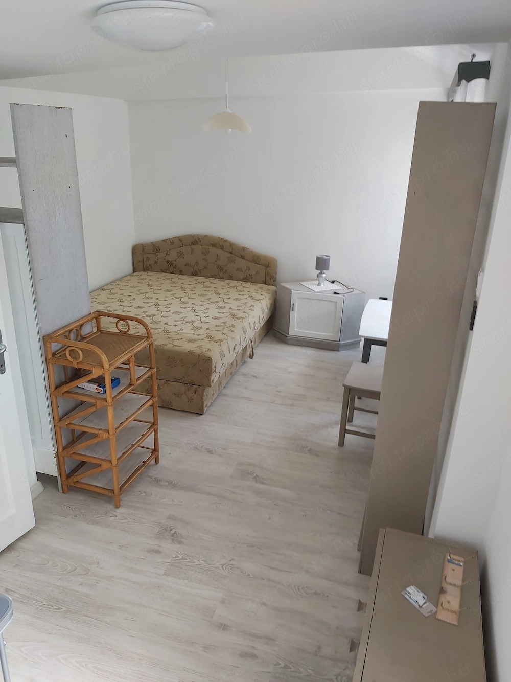 Hajdúhadház frekventált helyén 22m2-es stúdió apartman 1 fő részére kiadó.