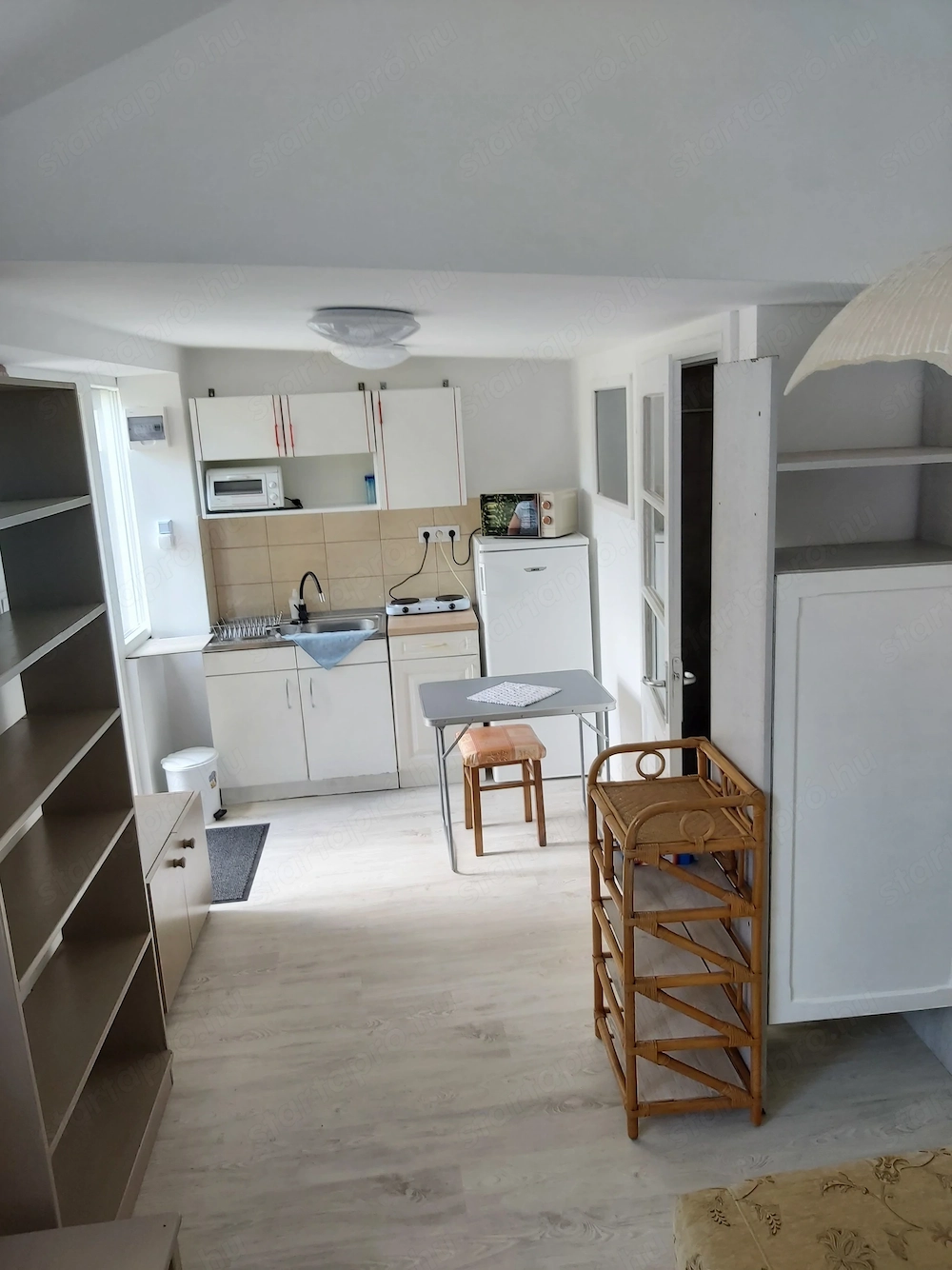Hajdúhadház frekventált helyén 22m2-es stúdió apartman 1 fő részére kiadó.