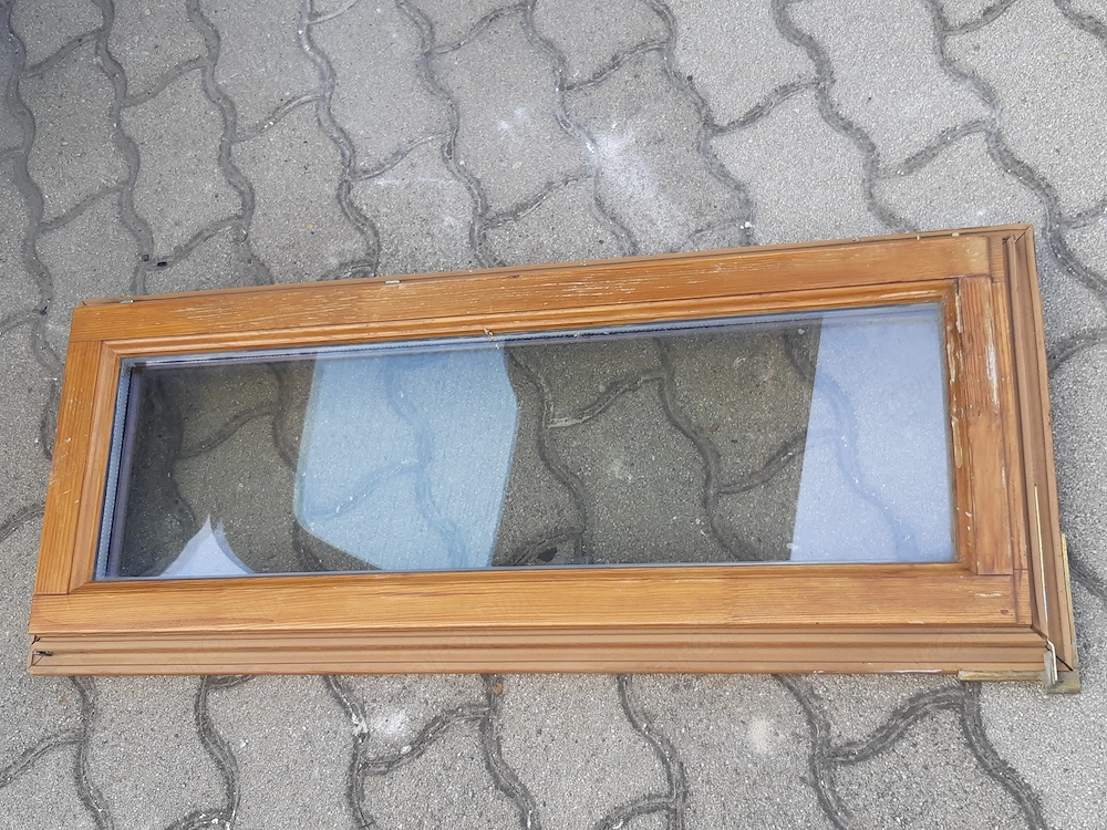Fa natúr bukó-nyíló ablak hőszigetelt üveggel 33x86cm magas jobbos