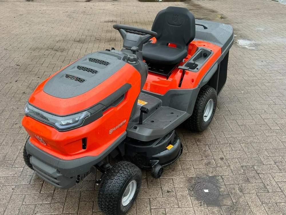 Husqvarna TC 215T fűnyíró traktor