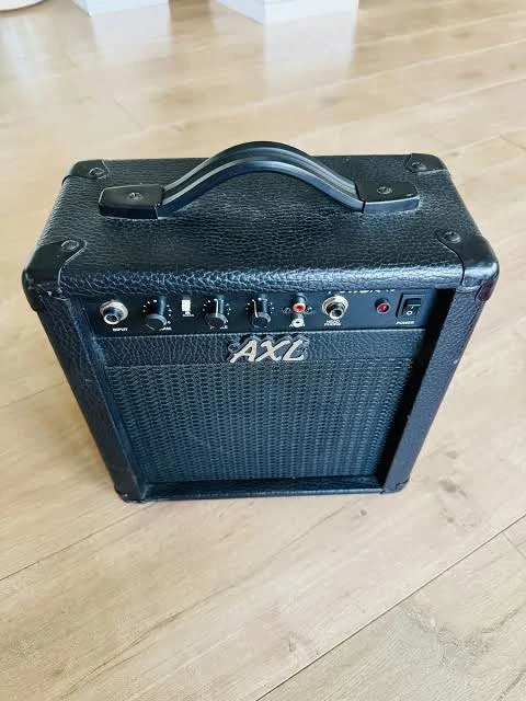 Eladó Axl D60 Gitárkombó gitár erősítő házhoz szállítással!