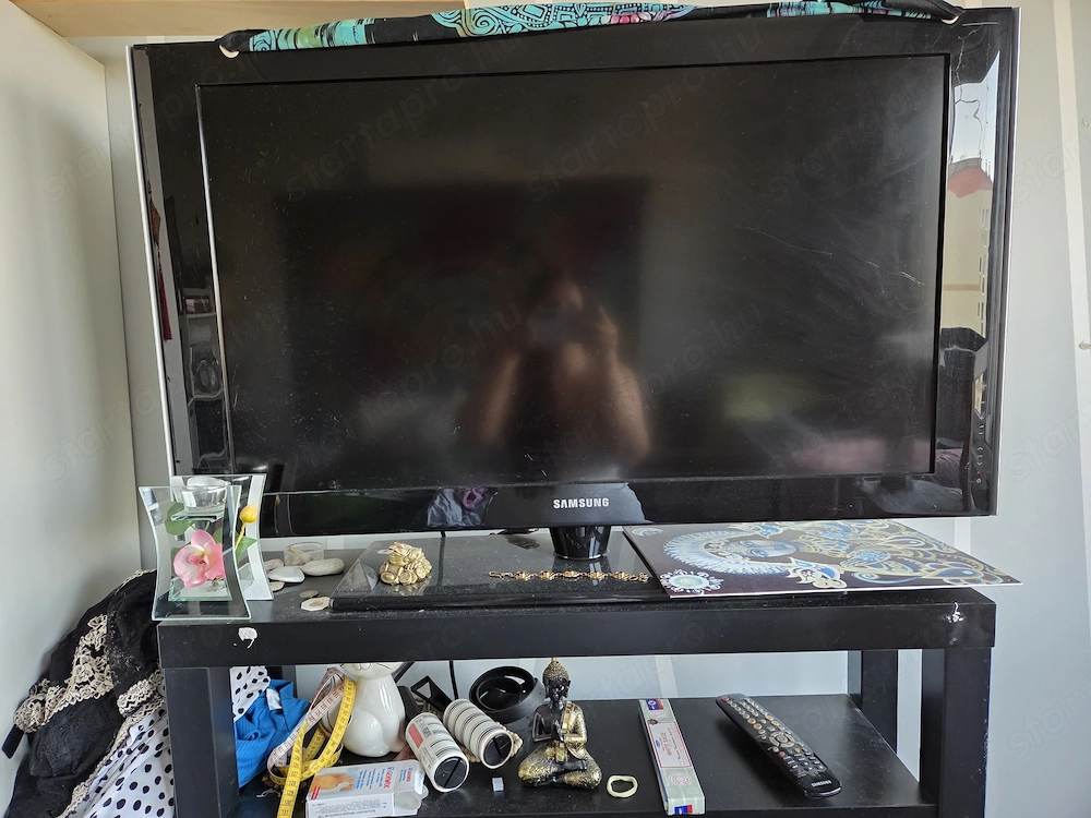 Tv nem okos állvánnyal együtt