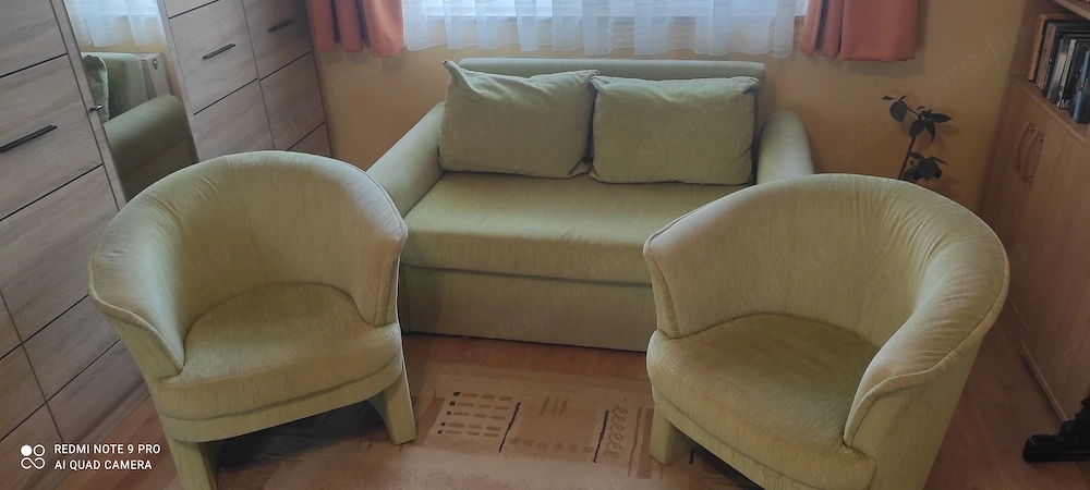 Kihúzható világoszöld kanapé két fotellel eladó. 