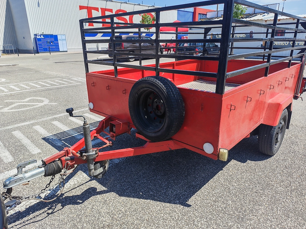 Nagyméretű utánfutó 750kg ösztömeg