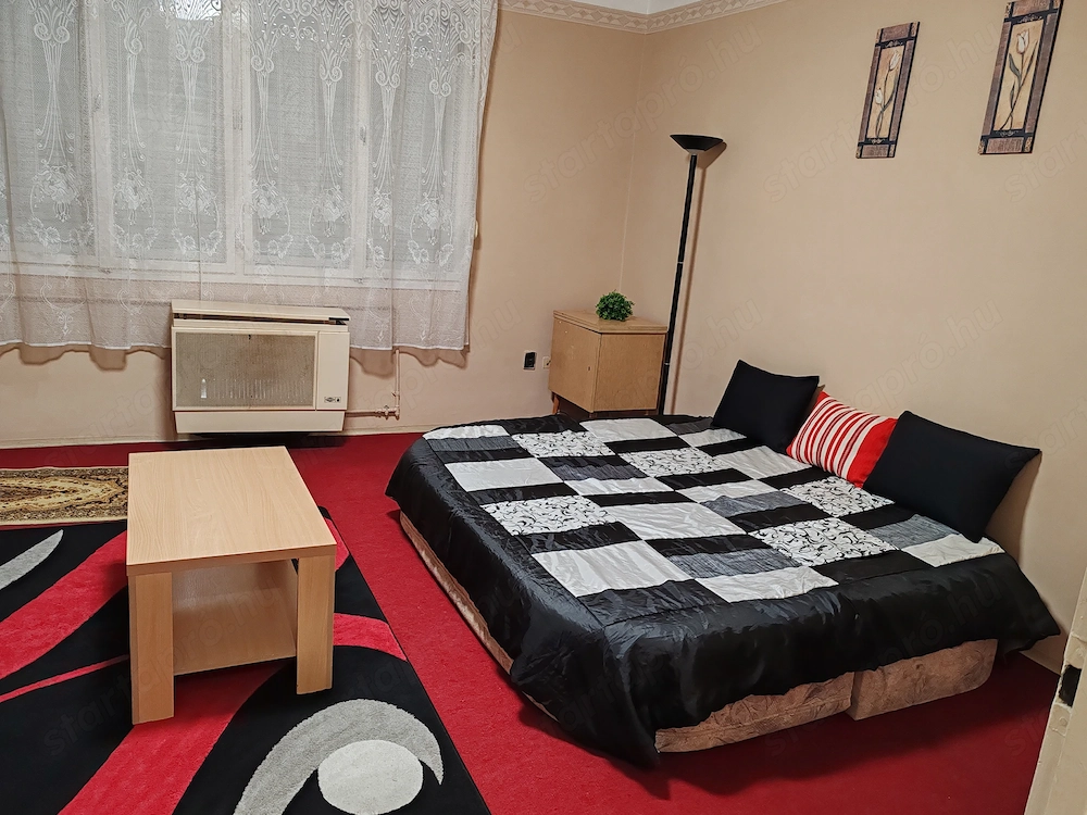 Szolnok központjában 1 szobás lakás kiadó 