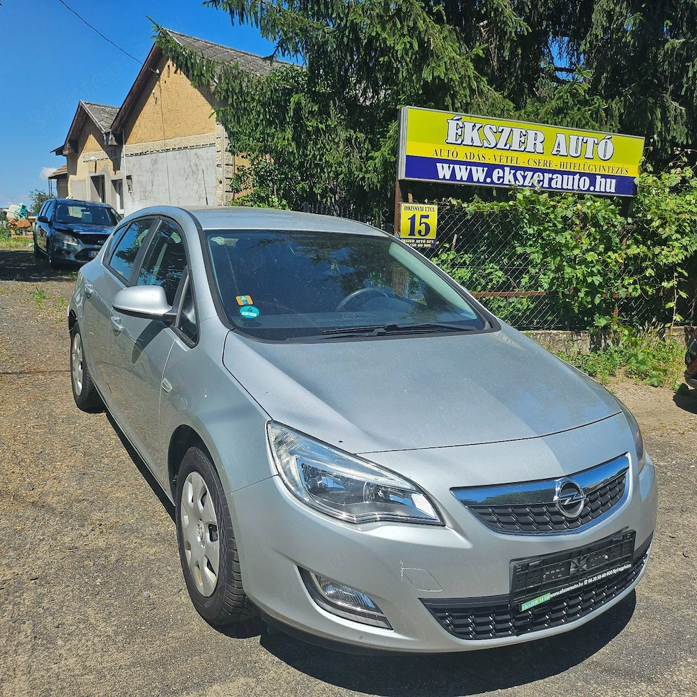 OPEL ASTRA J 1.4 Selection