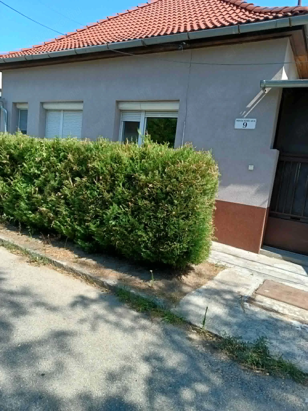 Eladó.Komáromi 3 szobás ház.