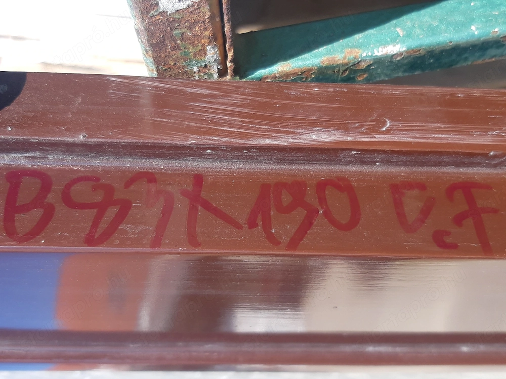 Ajtó katedrál üveges tok nélkül 83x190cm barna balos falcos zárral kilinccsel