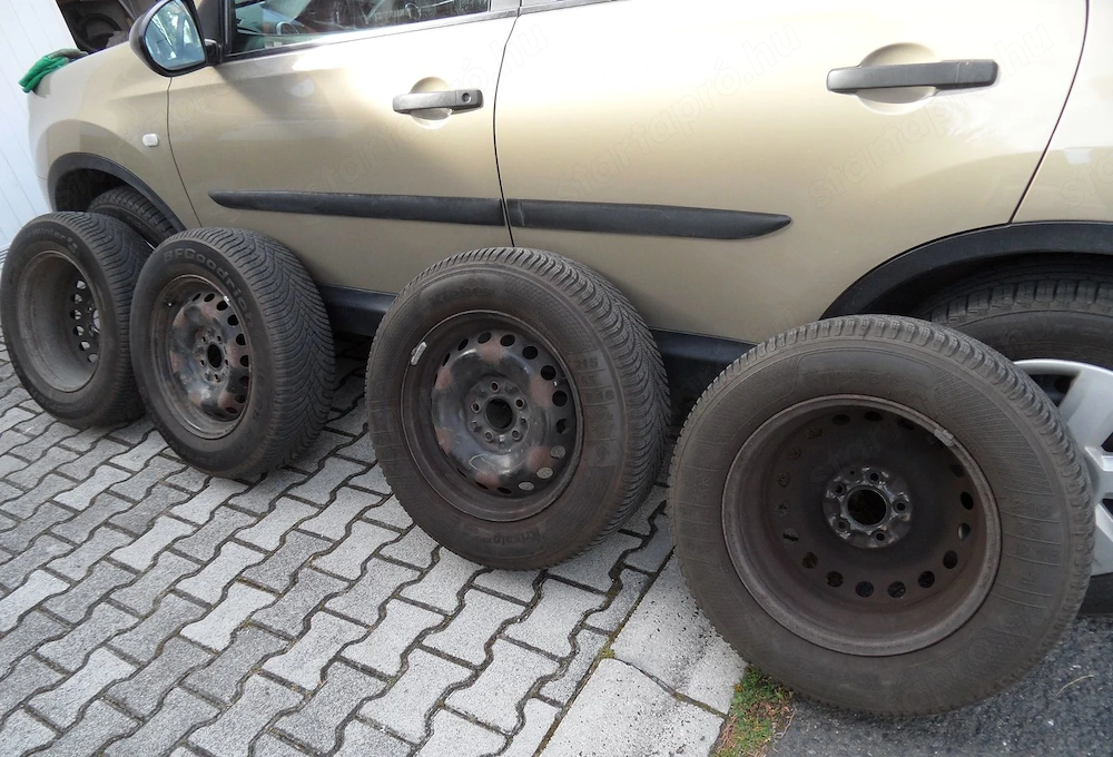 NISSAN FELNI téli gumival 215 65 R16 eladó használtan 4 db