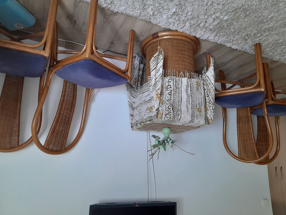 4 személyes rattan étkező, megkímélt állapotban átalakítva, de vissza alakítható, üveg lappal!