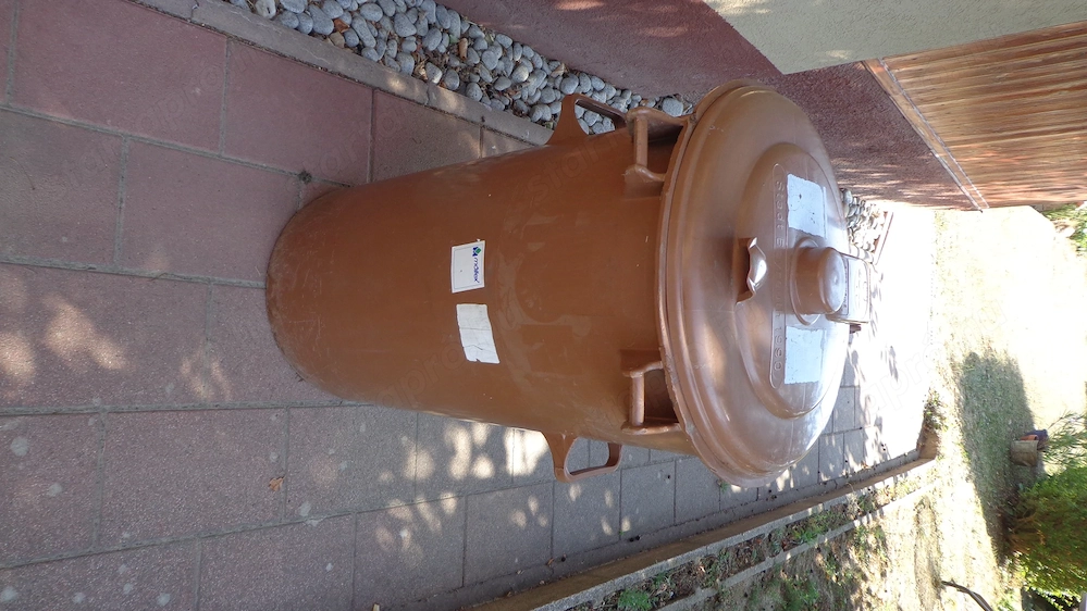 Kitűnő állapotú,megerősítet anyagú, 120 literes szemetes kuka
