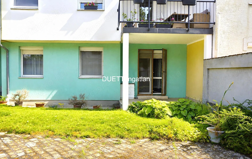 Győr -Nádorvárosban földszinti 86 m2-es, teraszos lakás garázzsal, parkolóhellyel eladó