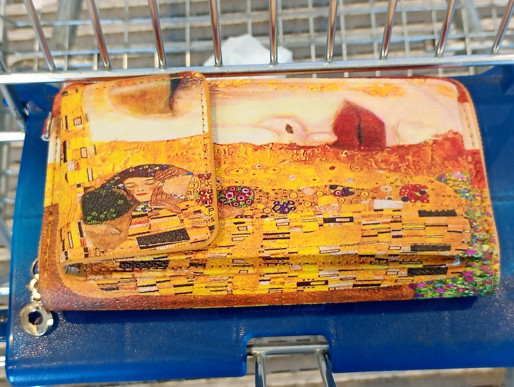 Gustav Klimt a csók telefonos pénztárca 15000ft óbuda 22x12x4cm Egy apróság, amire minden nőnek szük