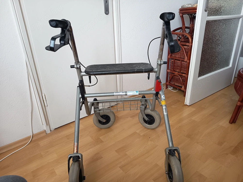CRISTALLO standard rollátor kerekes járókeret 