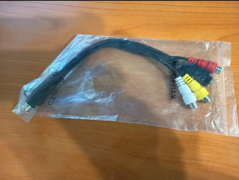 8 tűs Mini DIN > S-Video TV-out RCA adapter átalakító kábel. 