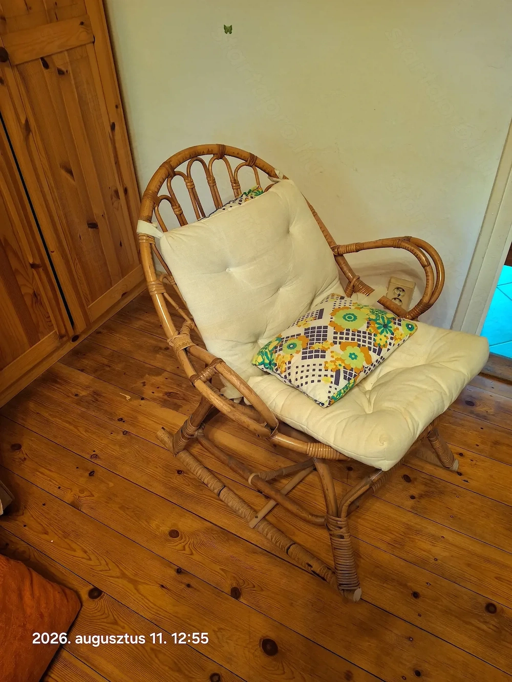 Rattan hintaszék párnákkal   eladó