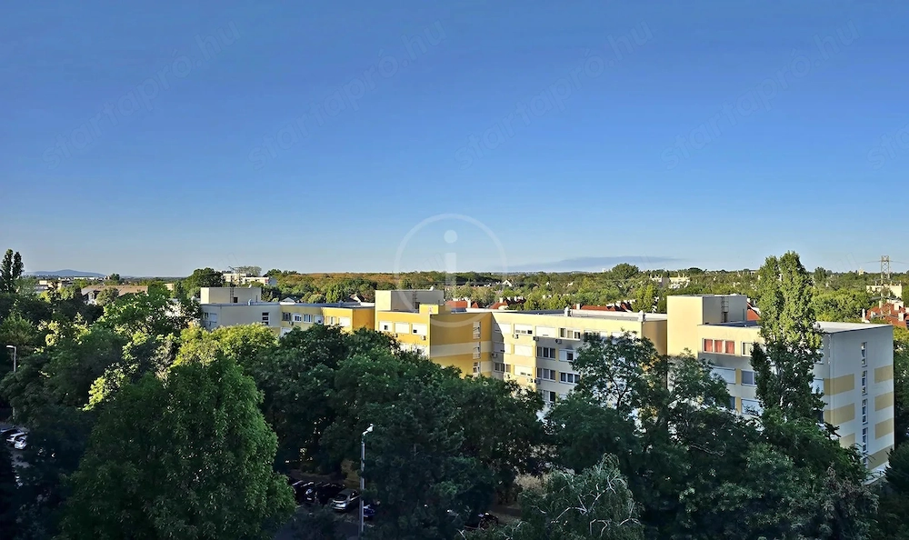 Különnyíló 3 szobás, panorámás, erkélyes, klímás, csendes lakás eladó!