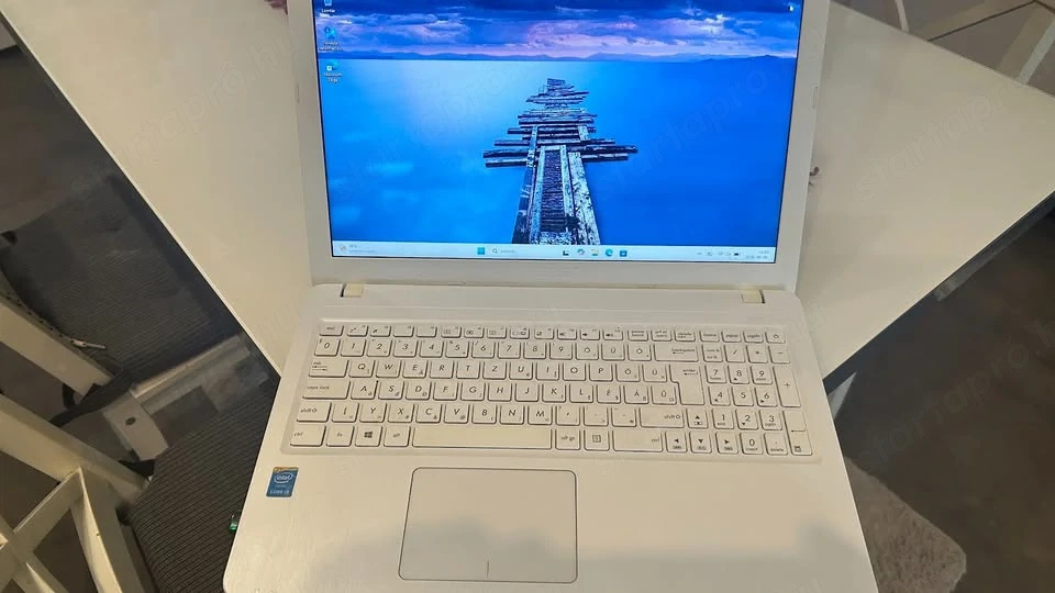 Eladó ASUS X540 notebook (i3 5005, 12gb ram, 120gb ssd)