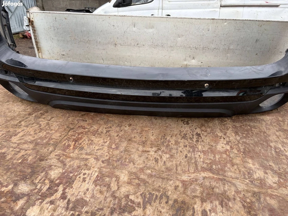 BMW F15 hátsó lökhárító alsó műanyaggal 2helyen van kis hiba fotózva
