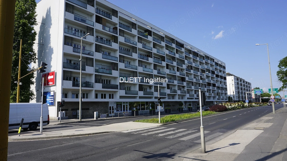 Győr belvárosában 5. emeleti 51 m2-es felújított, erkélyes lakás eladó
