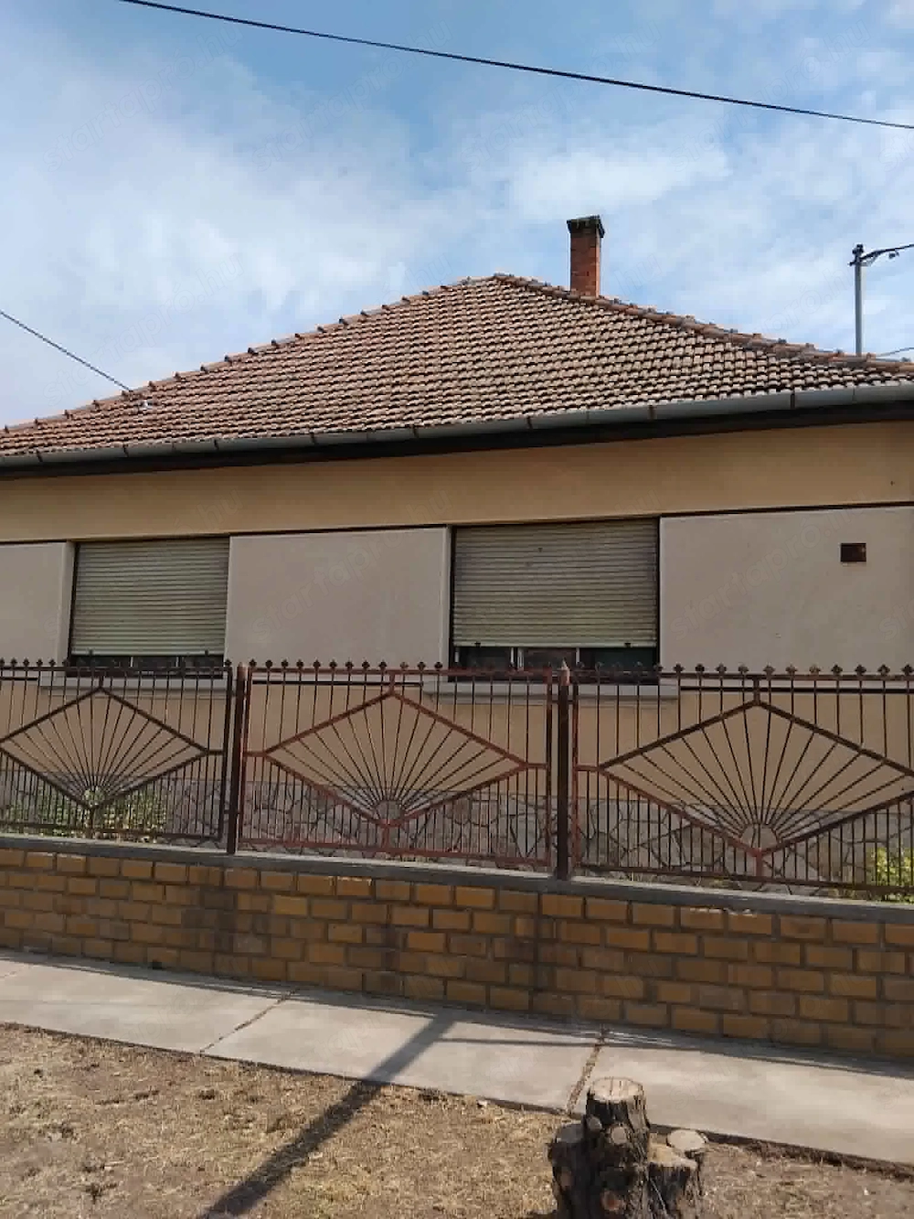 Izsákon központhoz közel 85nm-es ház eladó