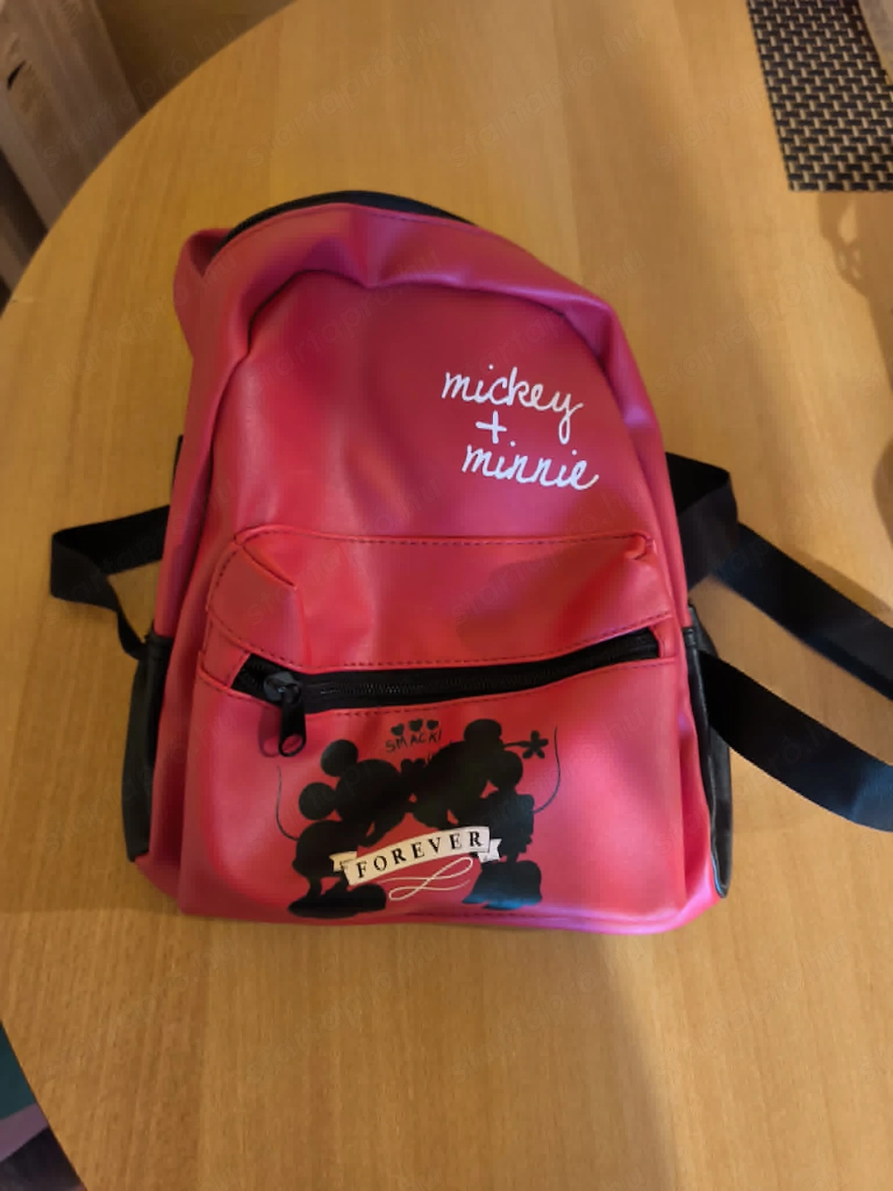 Eladó női pénztárcák és táskák