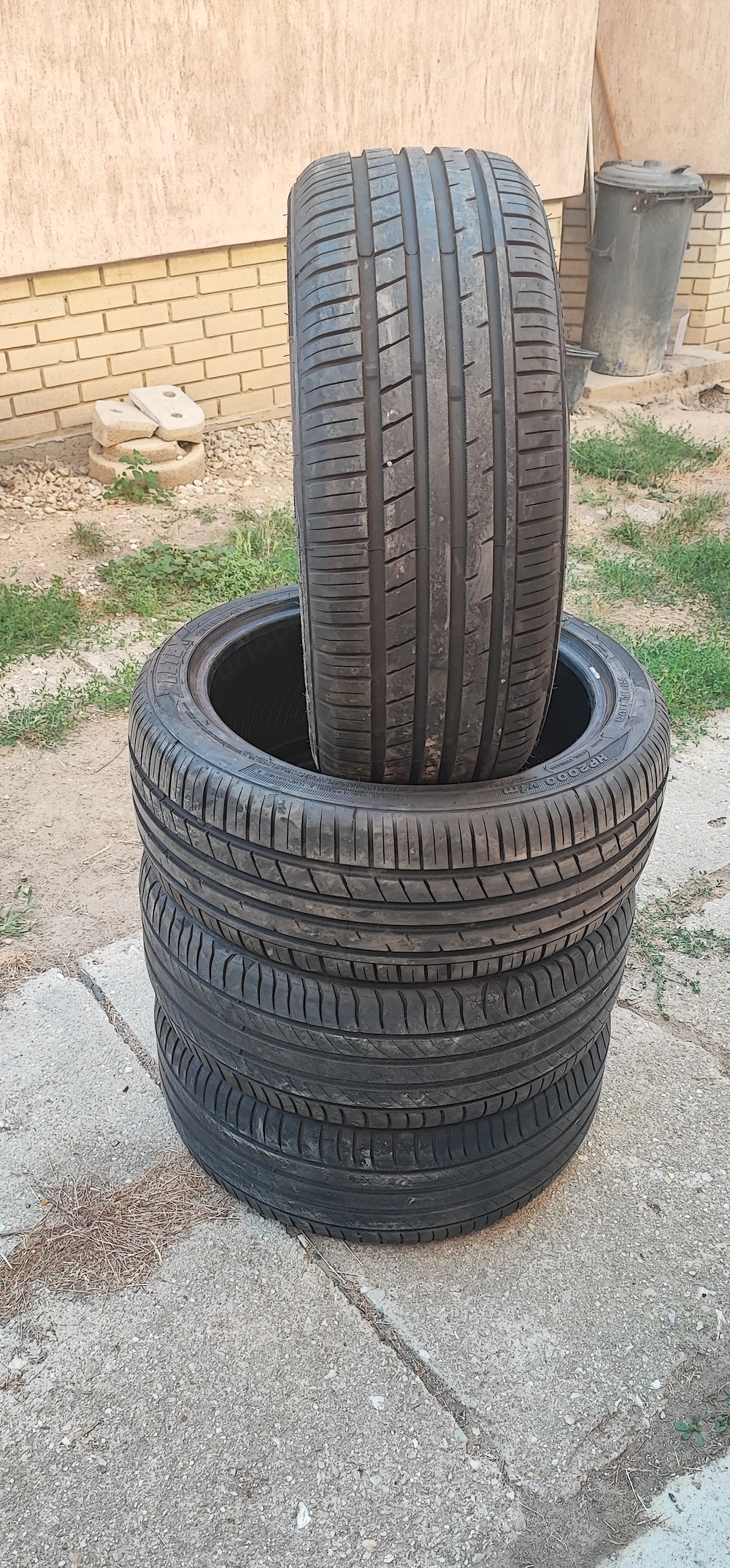 Eladó 2db Zeetex és 2db Michelin 225x45x18-as nyári gumi garnitúra